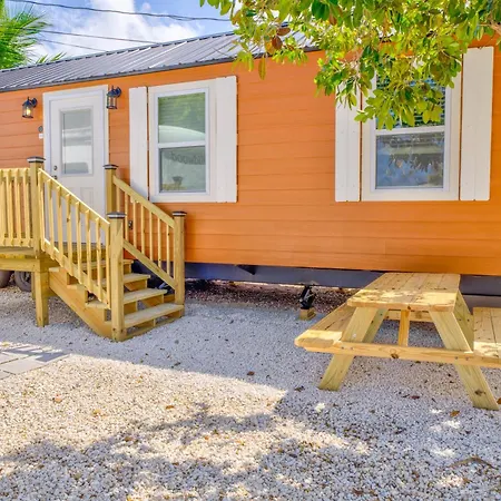 Aqua Lodges At 47Th Street Marathon Exterior photo
