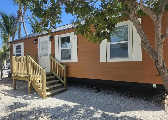 Aqua Lodges At 47Th Street