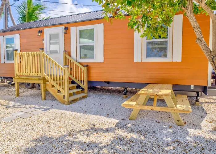 Aqua Lodges At 47Th Street